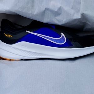 Brand NEW Nike Quest 5 Running Shoes, size 7, Black and vibrant Violet/Blue